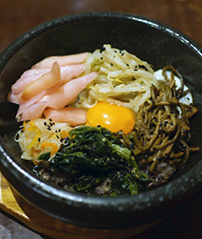 「石焼き 岩下の新生姜入りビビンバ丼」みや御苑